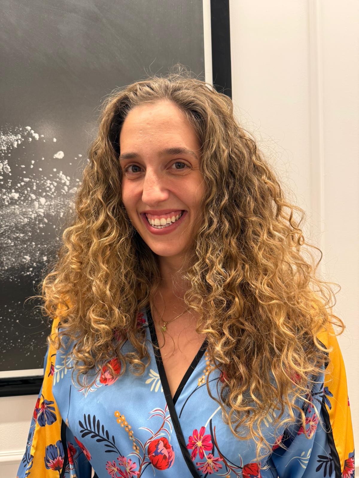 לירי שרוני עוזרת מרפאה?